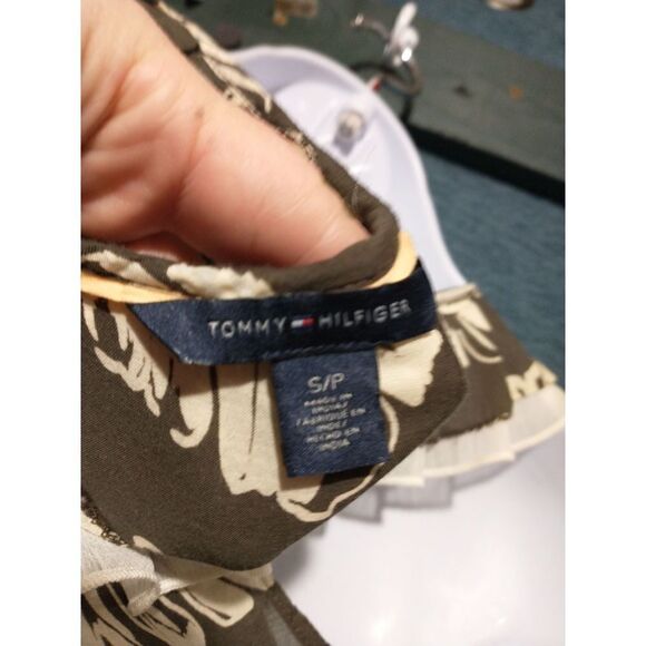 😊 Tommy Hilfiger semi-sheer sleeveless blouse small - Picture 4 of 4